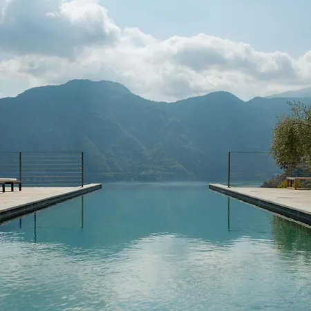 Stylish With Lake View - What'app - 0034-603-368-136 - For Reservations! Villa *